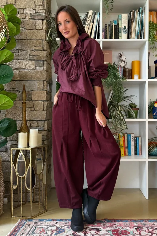 Oxford Stretch Herringbone Box Pleat Pant Burgundy